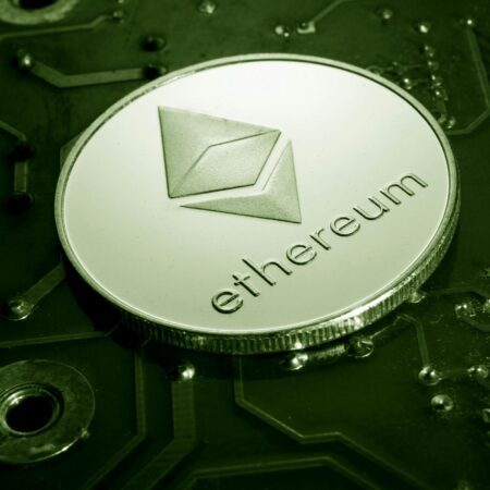 L’intérêt ouvert sur les contrats à terme Ethereum bondit de 76 % en un mois, signalant une dynamique haussière.