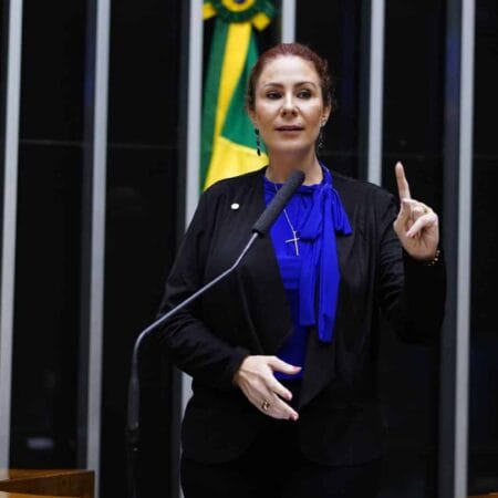 Alexandre de Moraes Orders Seizure of Cryptocurrency Assets Belonging to Congresswoman Carla Zambelli