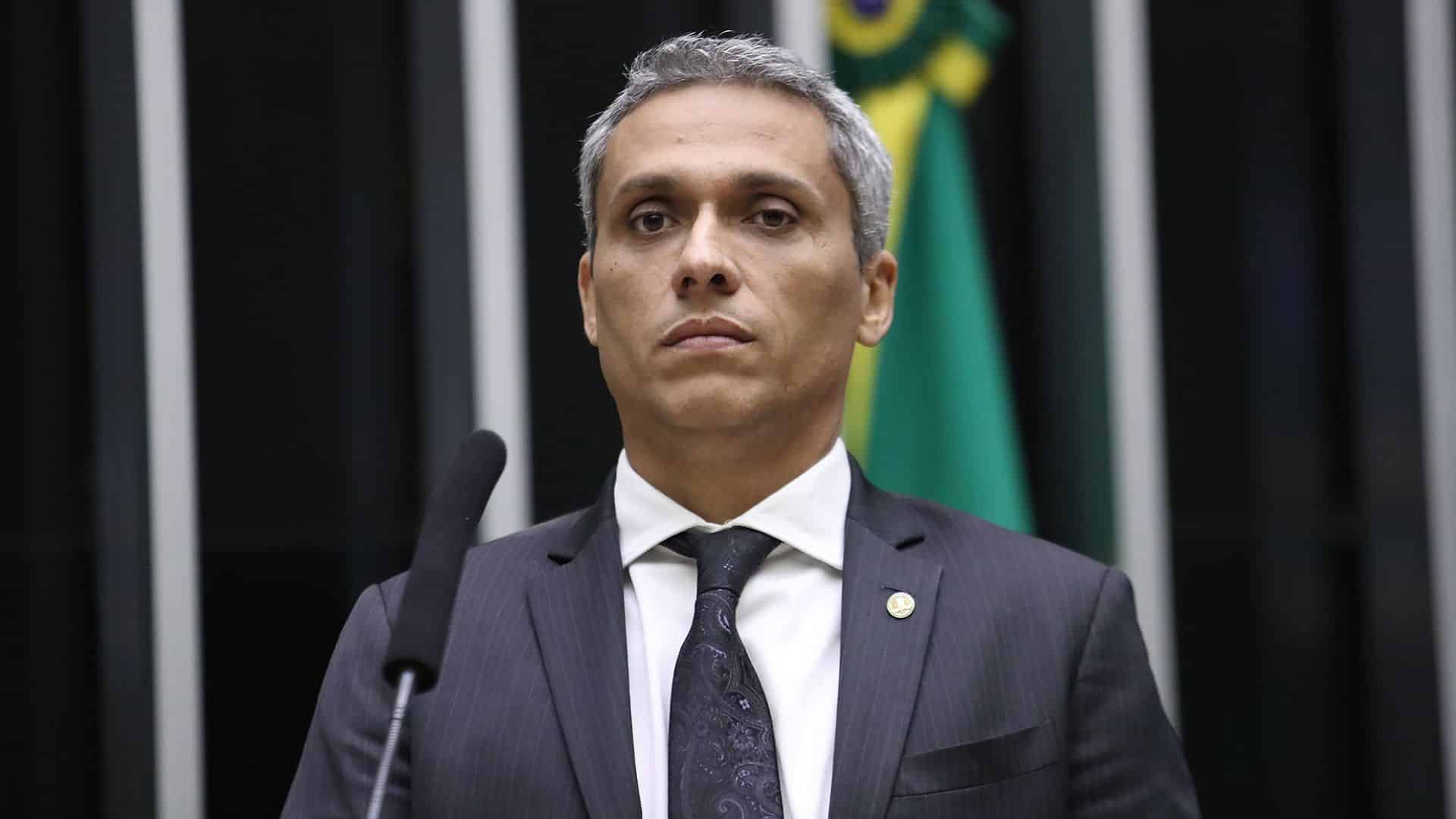 Congressman Seeks to Suspend Lula’s Plan to End Cryptocurrency Tax Exemption Up to R$35,000